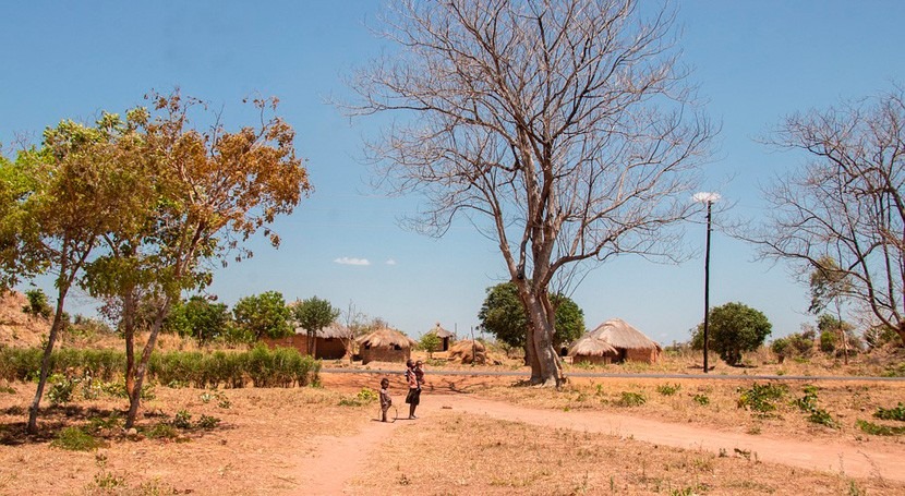 mirar al cielo escuchar radio combatir cambio climático Zambia